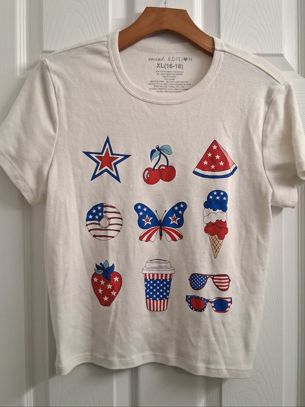 Social Edition Red White And Blue Themed T Shirt XL
